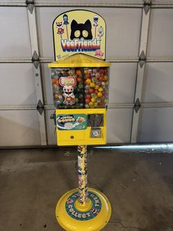 Vee Friends Vending Machine
