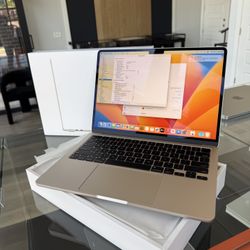 Apple 13” MacBook Air M2 Chip 8GB Ram 256SSD! 90 day warranty! We offer financing!