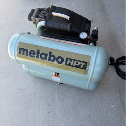 Metabo HPT 4.0-Gallon Portable Electric 135 PSI Twin stack Air Compressor