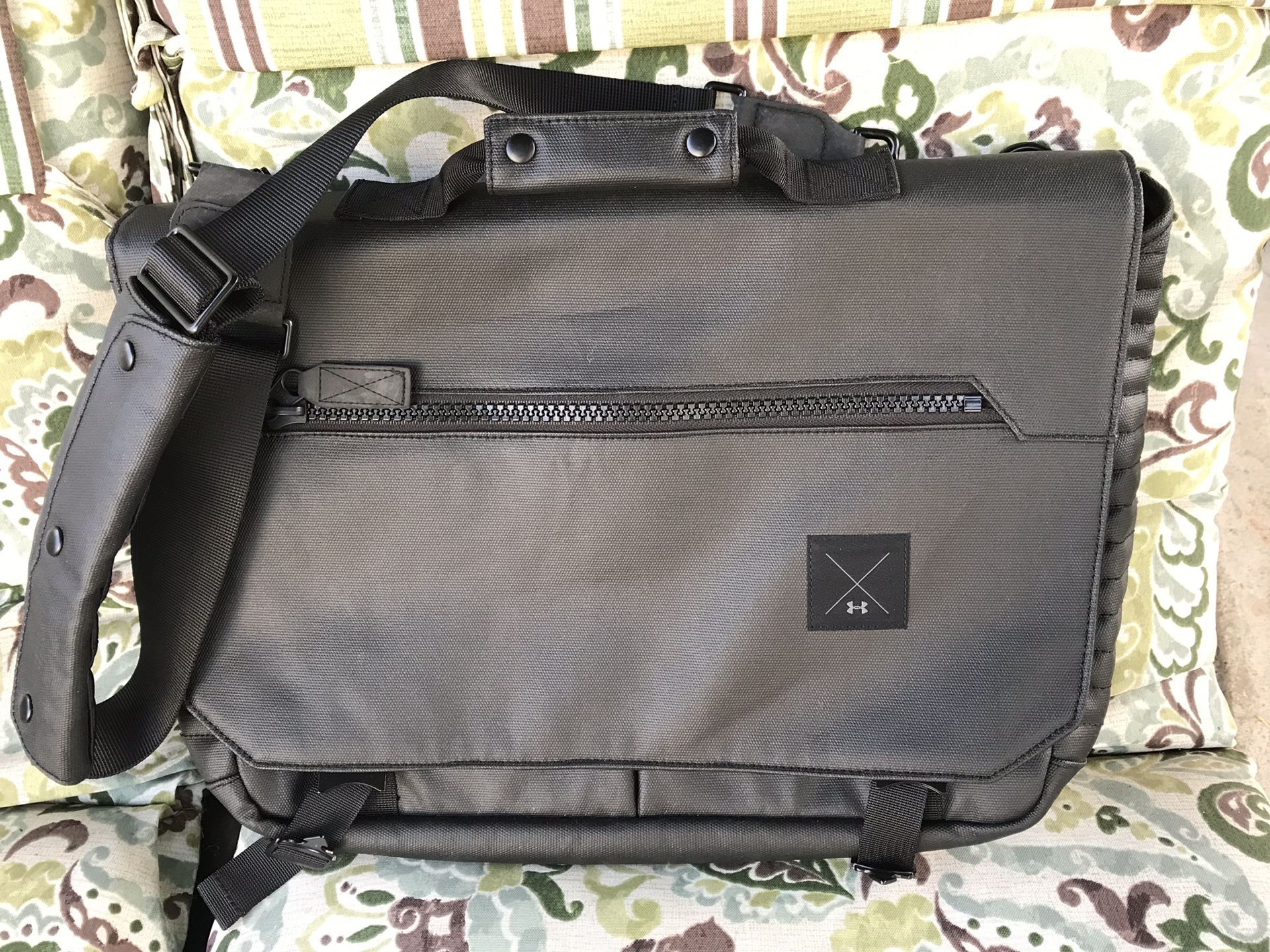 Under Armour messenger computer Bag