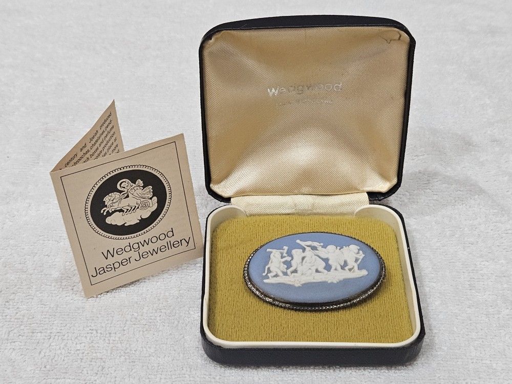 Wedgwood England Blue Jasperware Cameo Cherubs Brooch Pin 3412B