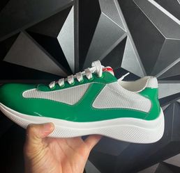 Mens size 8.5 Pradas 300$