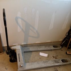 Pallet jack 5500 lb capacity