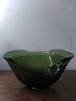 Vintage Avocado Green Glass Chip / Serving Bowl Anchor Hocking