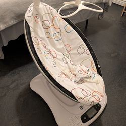 4Moms mamaRoo 4 Baby Swing In Like New Condition - Barely Used! Works Perfectly!