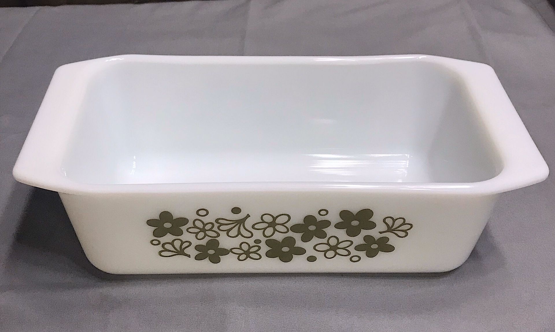 PERFECT Vintage Pyrex Milk Glass Bread Meatloaf 913 Green Crazy Daisy Flower