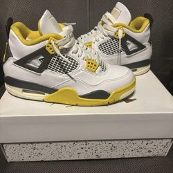 Jordan 4s
