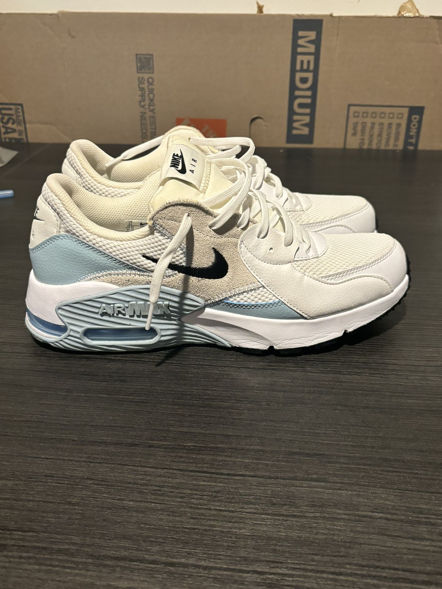 $25Nike Women's Air Max Excee Shoes size 11