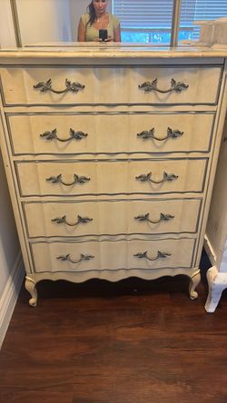 Thomasville Vintage 5 drawer Dresse