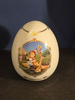 Vintage 1994 Danbury Mint Hummel Porcelain Egg