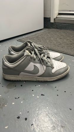 Boys 2.5 size Nike gray shoes