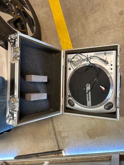 Up for sale are 2 numark turntables with flight cases