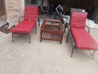 2 Chaise lounge and cushions. I coffee table with glass onsets