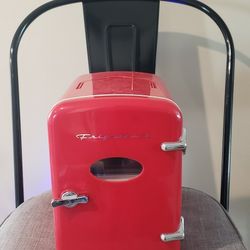Frigidaire Mini Personal Fridge, Red, 7.09''x9.84''x10.5''