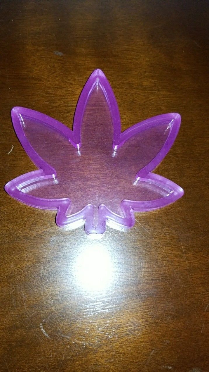 Purple glow in the dark ash tray