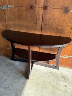 Console table in good condition