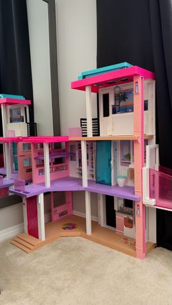 Barbie DreamHouse