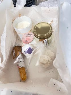 Relaxing bath set featuring a vanilla scent bath bomb, white body scrub, and yellow bath salts. Includes a white scented candle to enhance your soak.