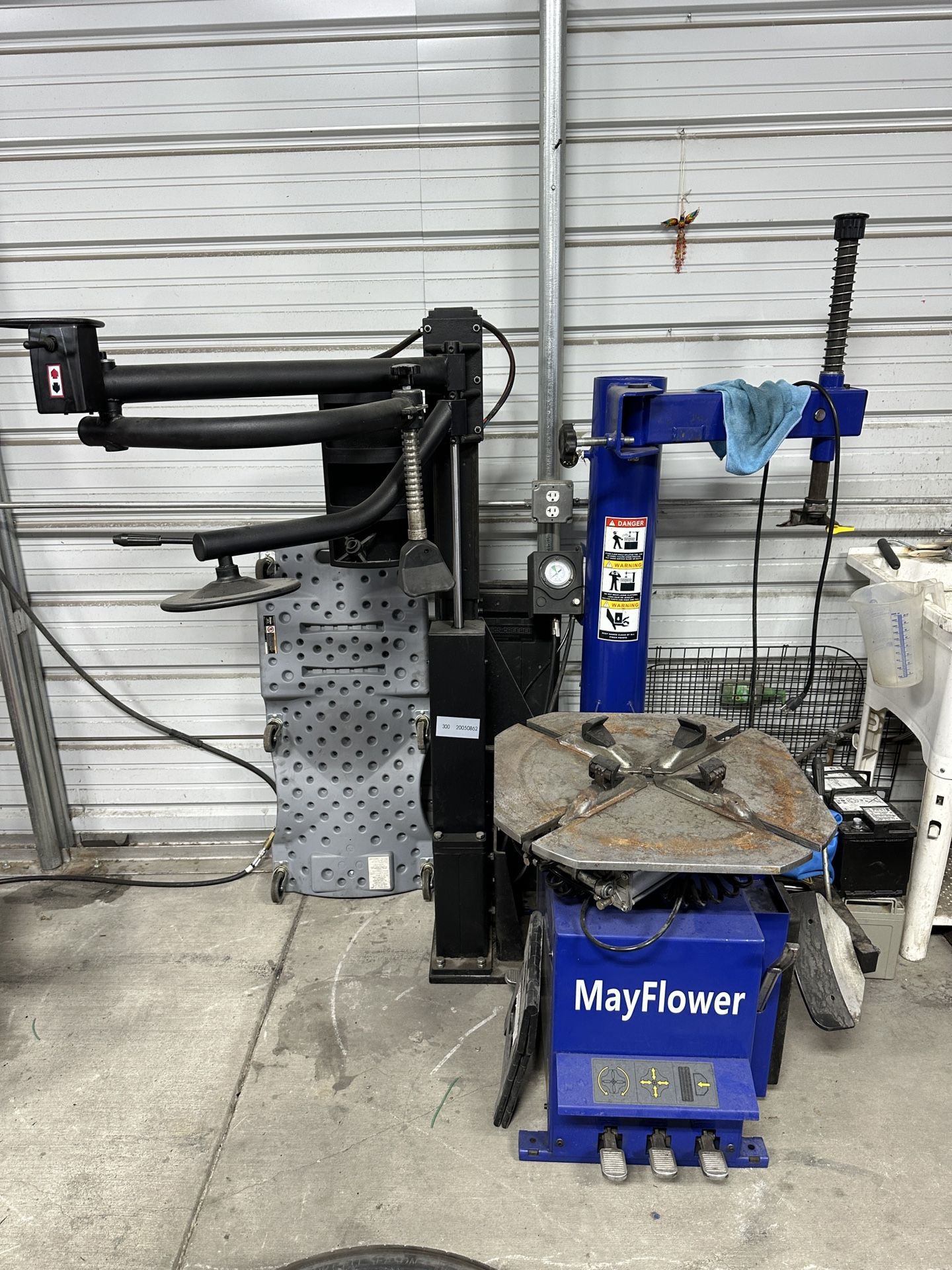 MayFlower Tire Machine And Balancer Combo (used Like New)