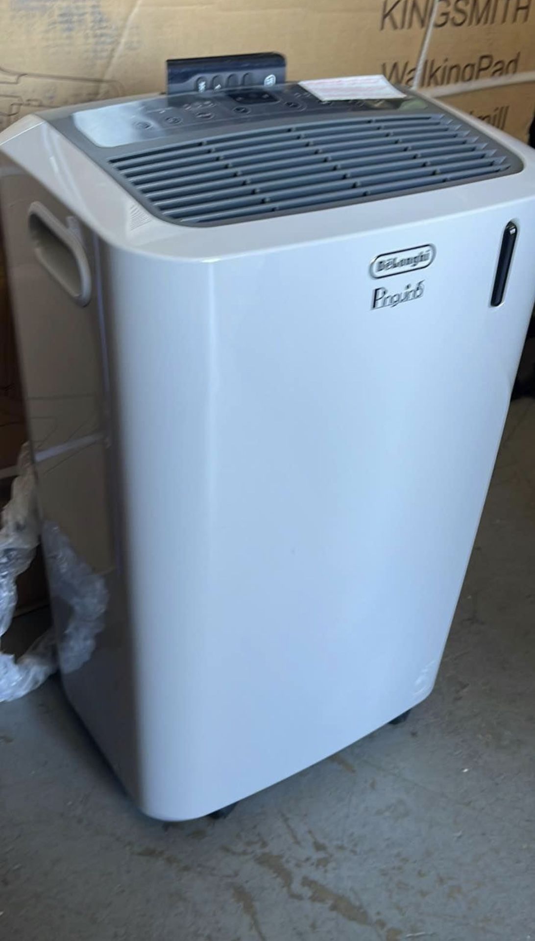 Portable Air Conditioner De’Longhi Pinguino 12000 BTU 3-IN-1 Portable Air Conditioner with Dehumidifier, Up to 500 Sq. Ft.