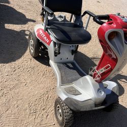 TITÁN HUMMER MOBILITY SCOOTER