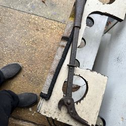 Antique Nail Puller. 16" Long   Strong 