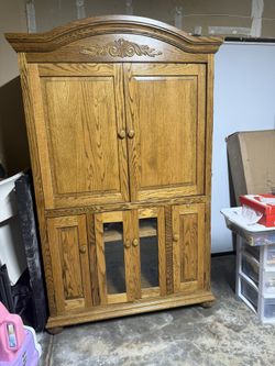 Entertainment Centers/Armoires