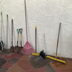 MOVING SALE  GARDEN TOOLS  ALL 9 TOOLS FOR $25 PICK UP IN WESTMINSTER CITY 92683 WESTMINSTER BLVD AND SPRING DALE 