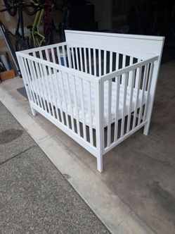 Harper crib w/ Sealy Butterfly mattress - barely used