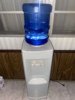 Water dispenser stand
