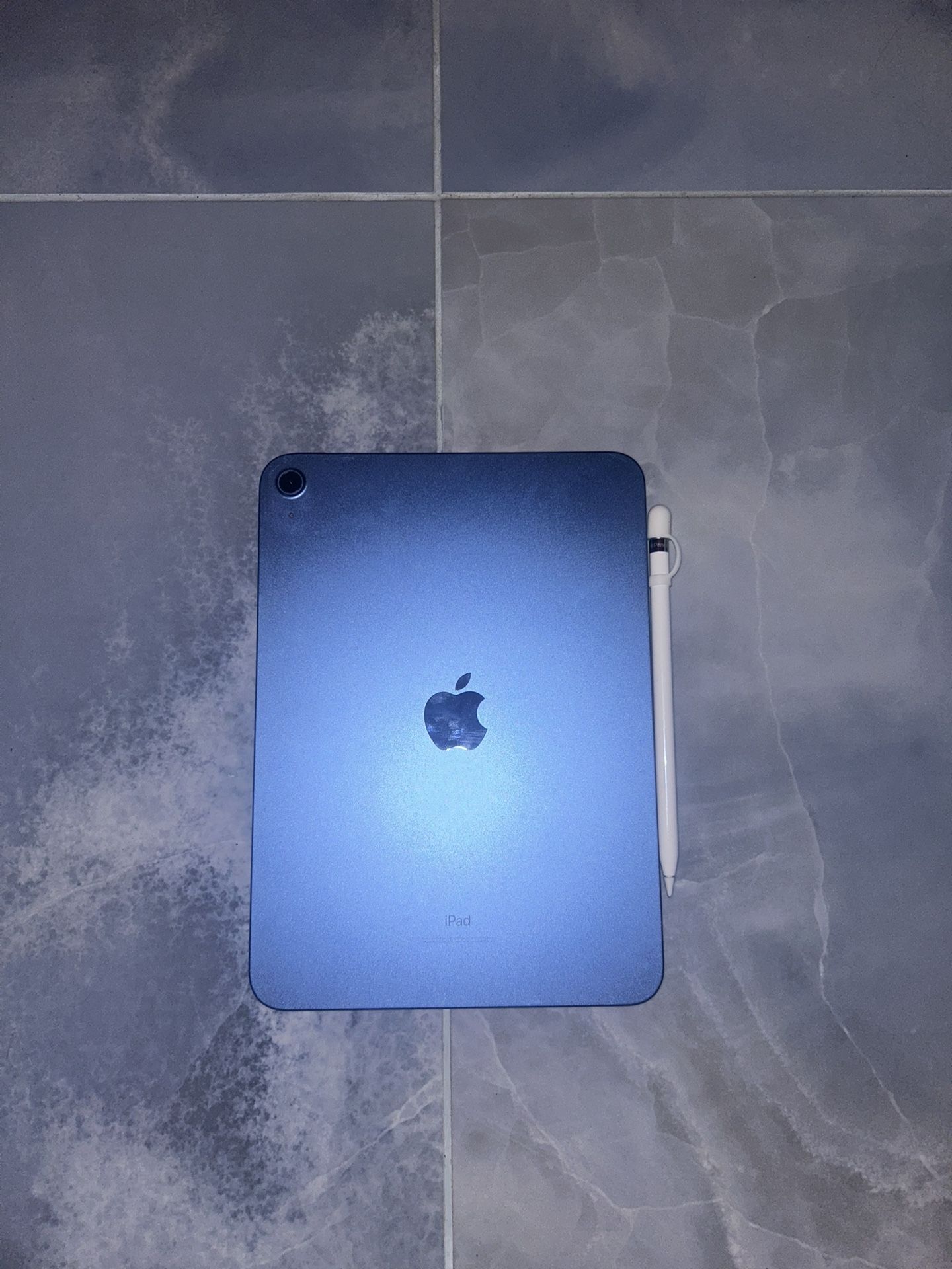 Ipad 10 blue with apple pencil and case