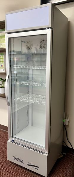 Commercial Drink Cooler w/ Glass Door - Store Closing