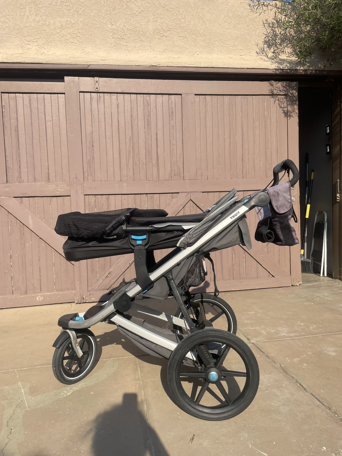 Thule Urban Glide Jogging Stroller (With Removable Bassinet