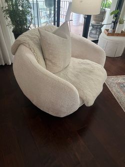 Papmpa bucle swivel chair