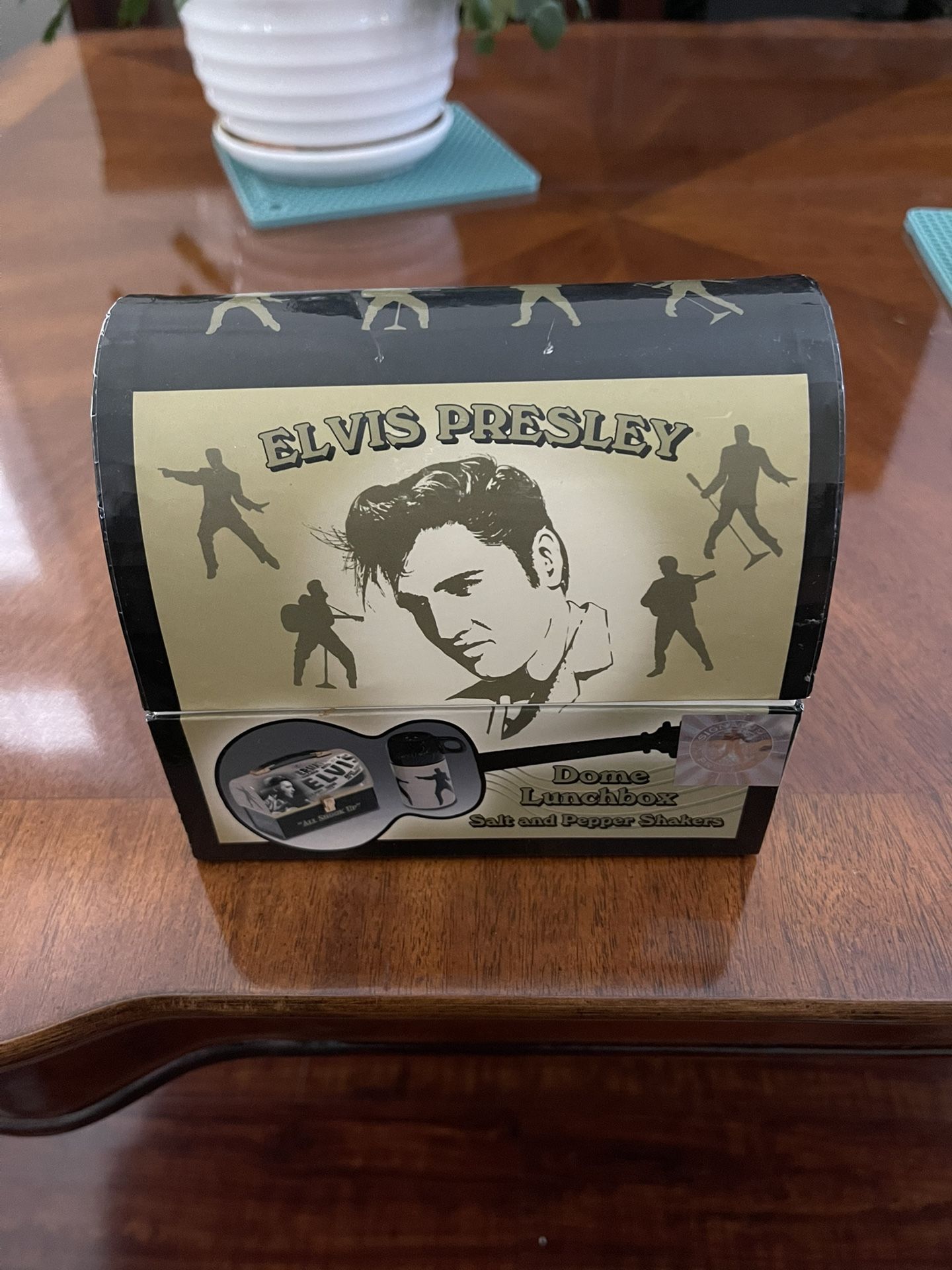 Elvis Lunchbox & Thermos Salt And Pepper Shakers $25