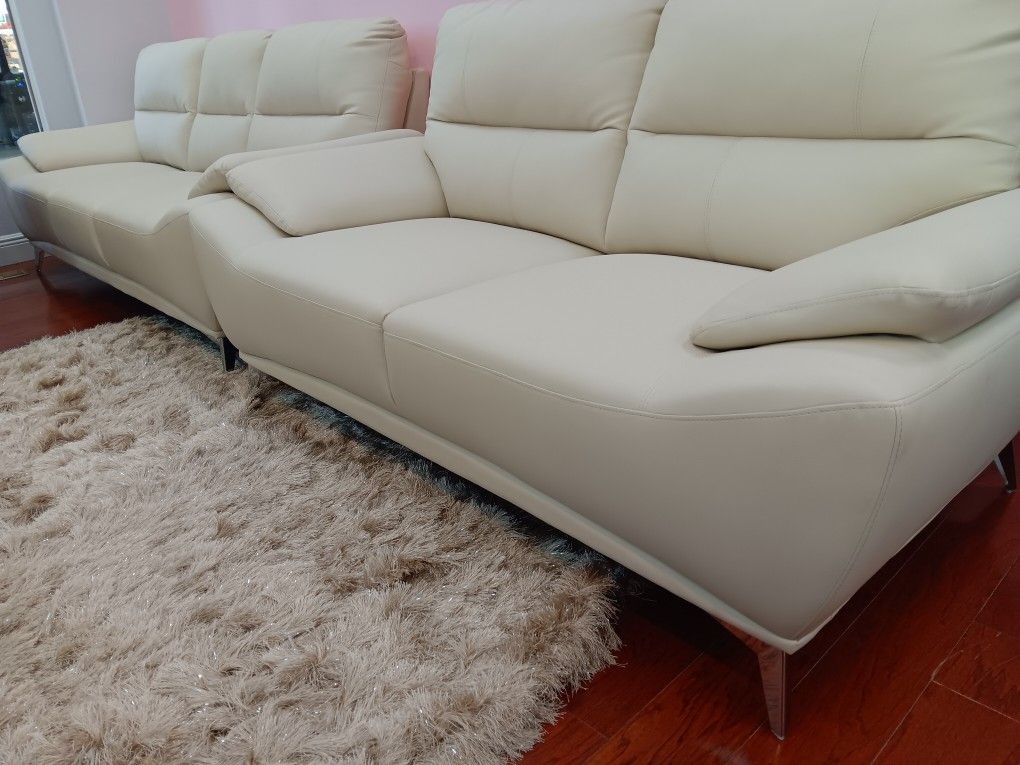 *Weekly Feature!!!*---Mature Valencia Beige Leather Sofa/Loveseat Sets---Delivery And Financing Available👌