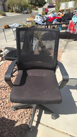 Black Mesh Office Chair with Armrests