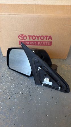 Genuine Toyota Outer Rear View Mirror Assembly (Left Hand / Passenger Side).