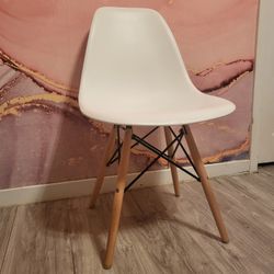 Créme Colored Sitting Desk Chair