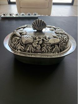 Like new Coastal Nautical Covered Serving Dish / Tureen