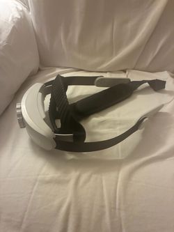 Meta Quest 2 VR Headset with Head Strap