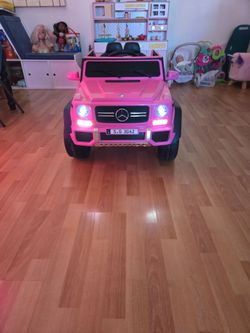 Pink girls  Mercedes Maybach suv