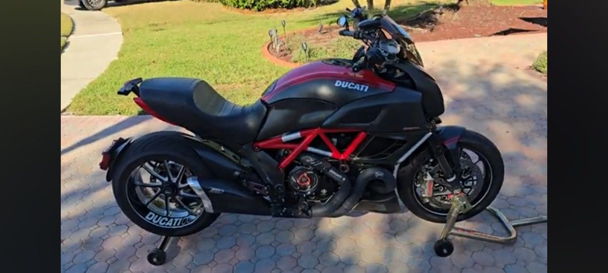 2012 Ducati Diavel Carbon Red