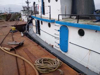 Tug boat