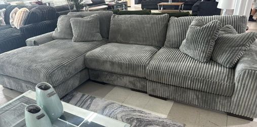 💞OM 💞  Brand New Living Room Sectional with Chaise