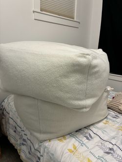 Levi’s Sherpa square bean bag chair