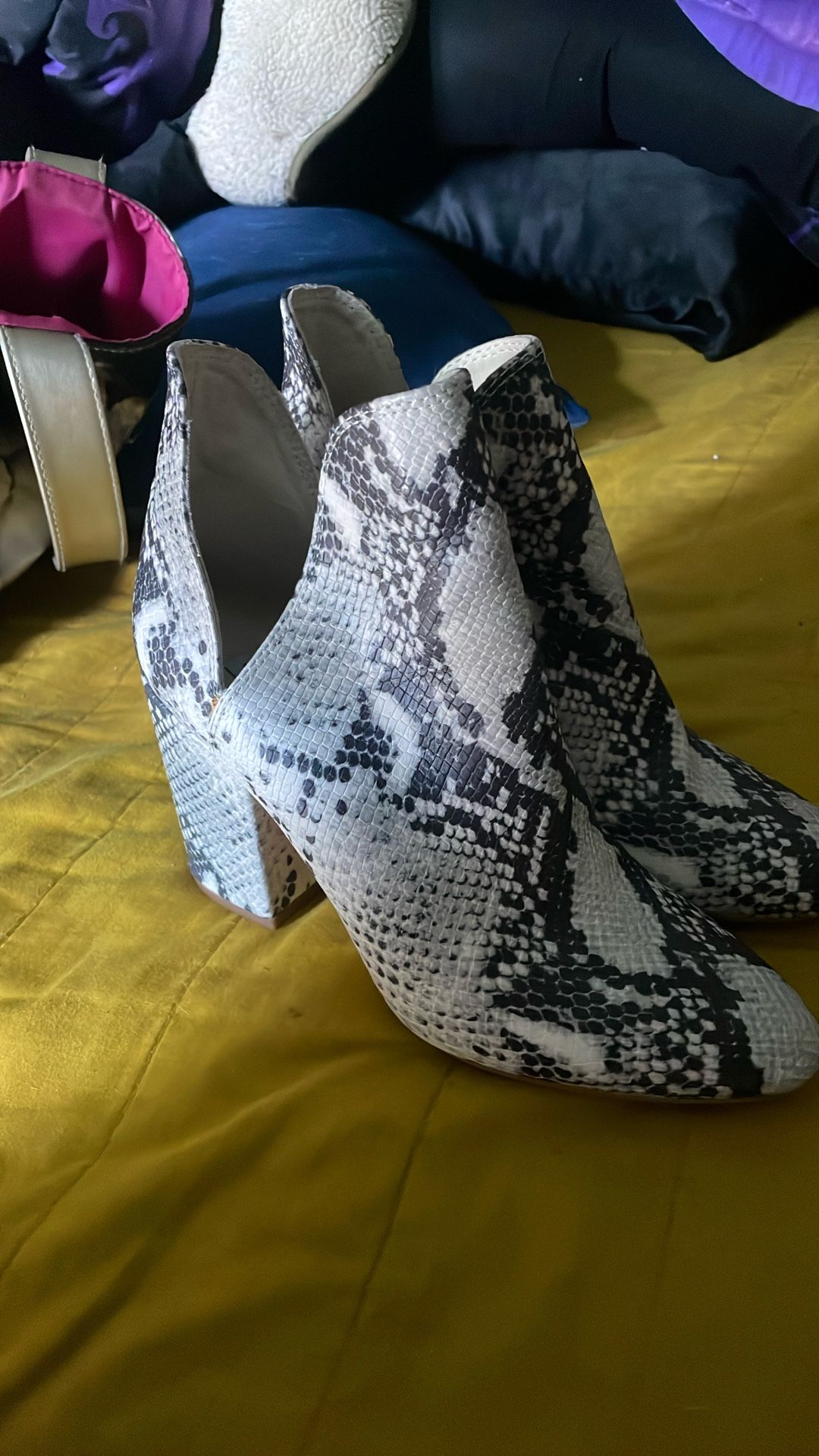 Steve Madden skin boot