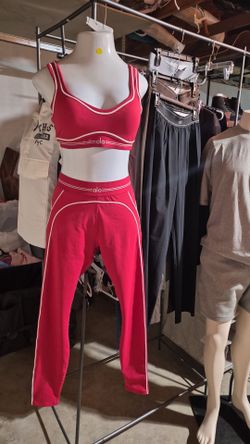 Ropa deportiva para mujer in Hesperia
