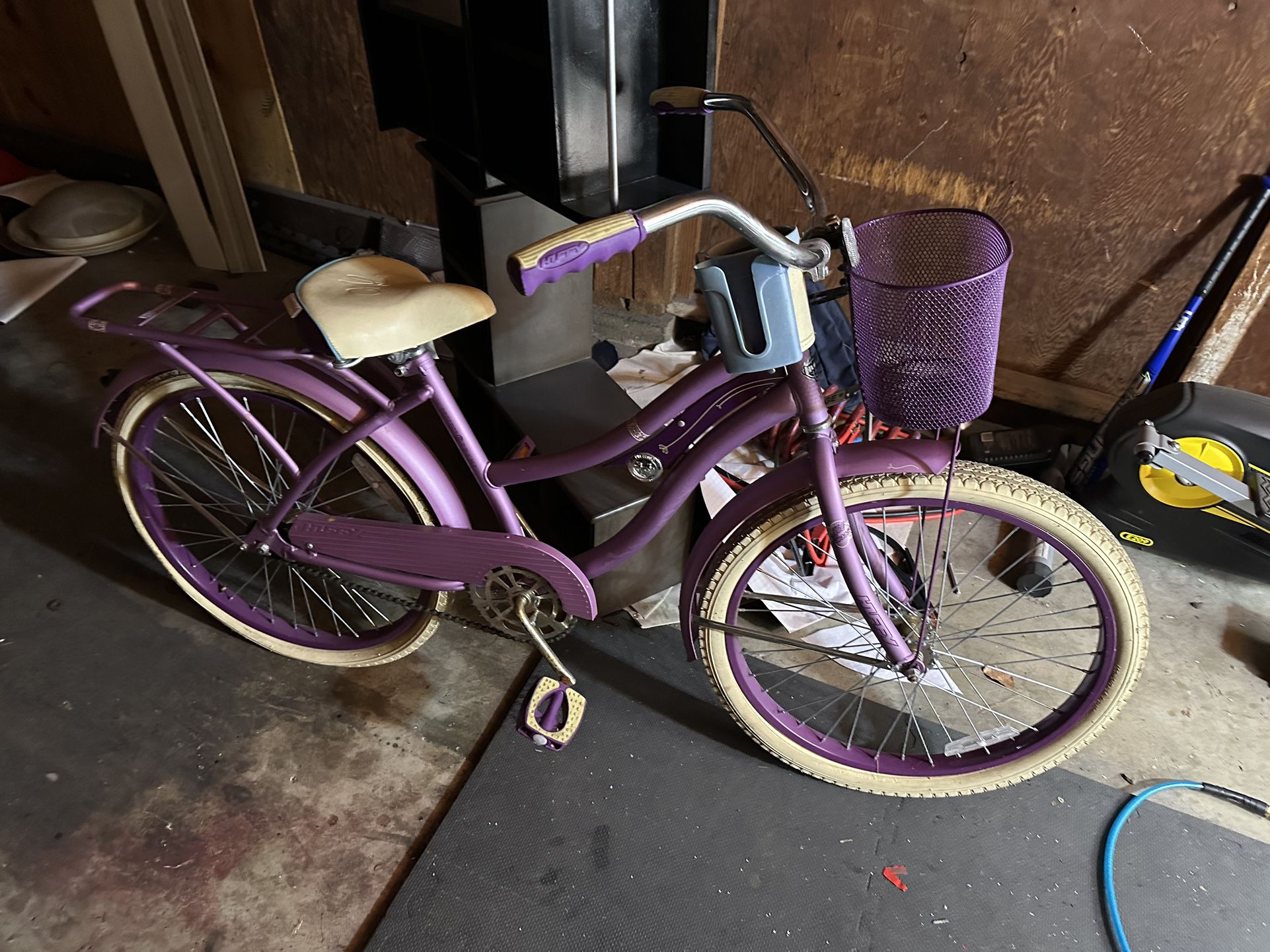 Huffy, Beach Cruiser Purple Bike