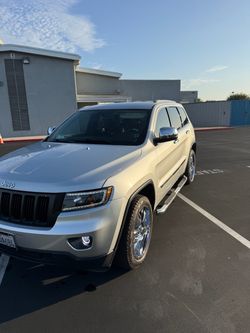 Jeep grand cherokee laredo 2011